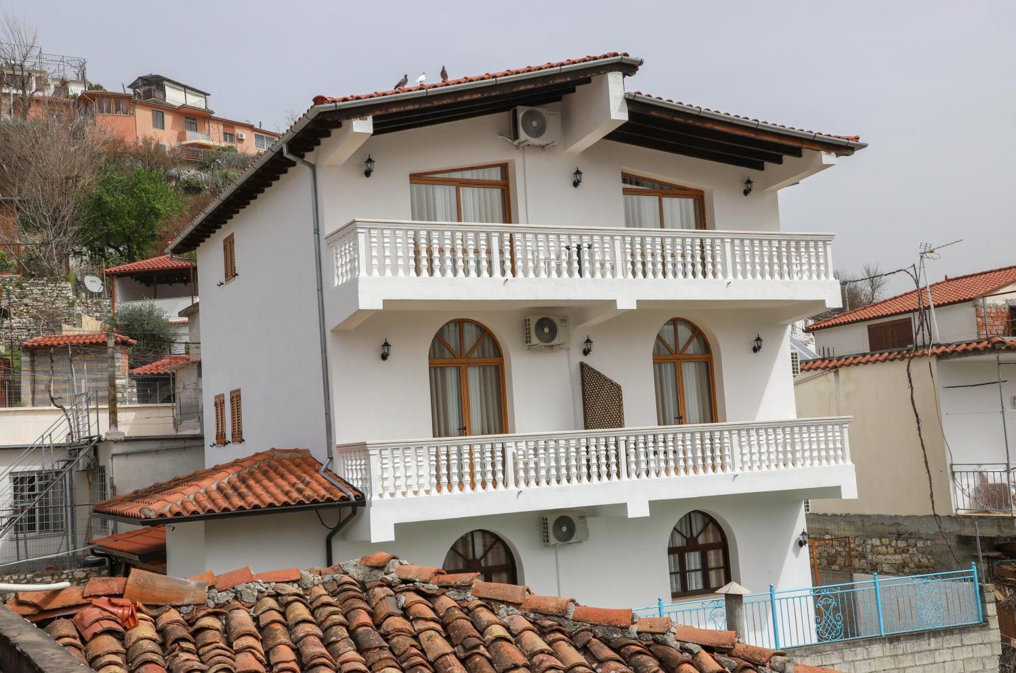 Vila Malasi Berat Exterior photo