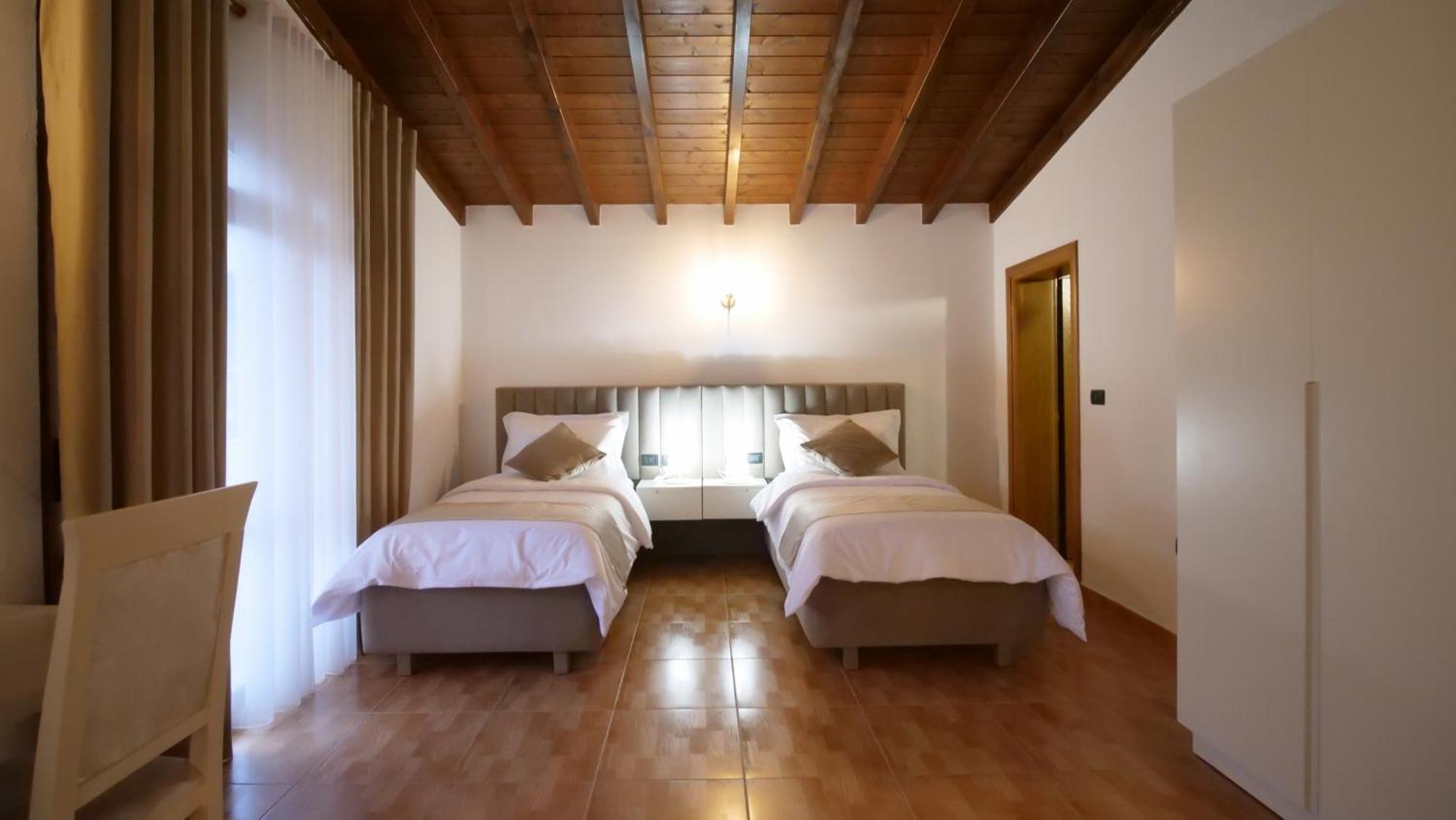 Vila Malasi Berat Exterior photo